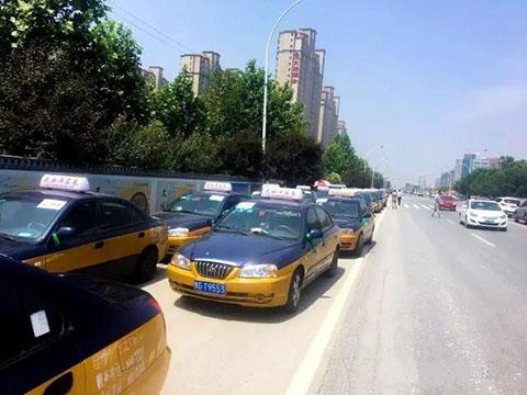 Ljubezen preizkuša, da smo v akciji Love helps test we are in action.jpg